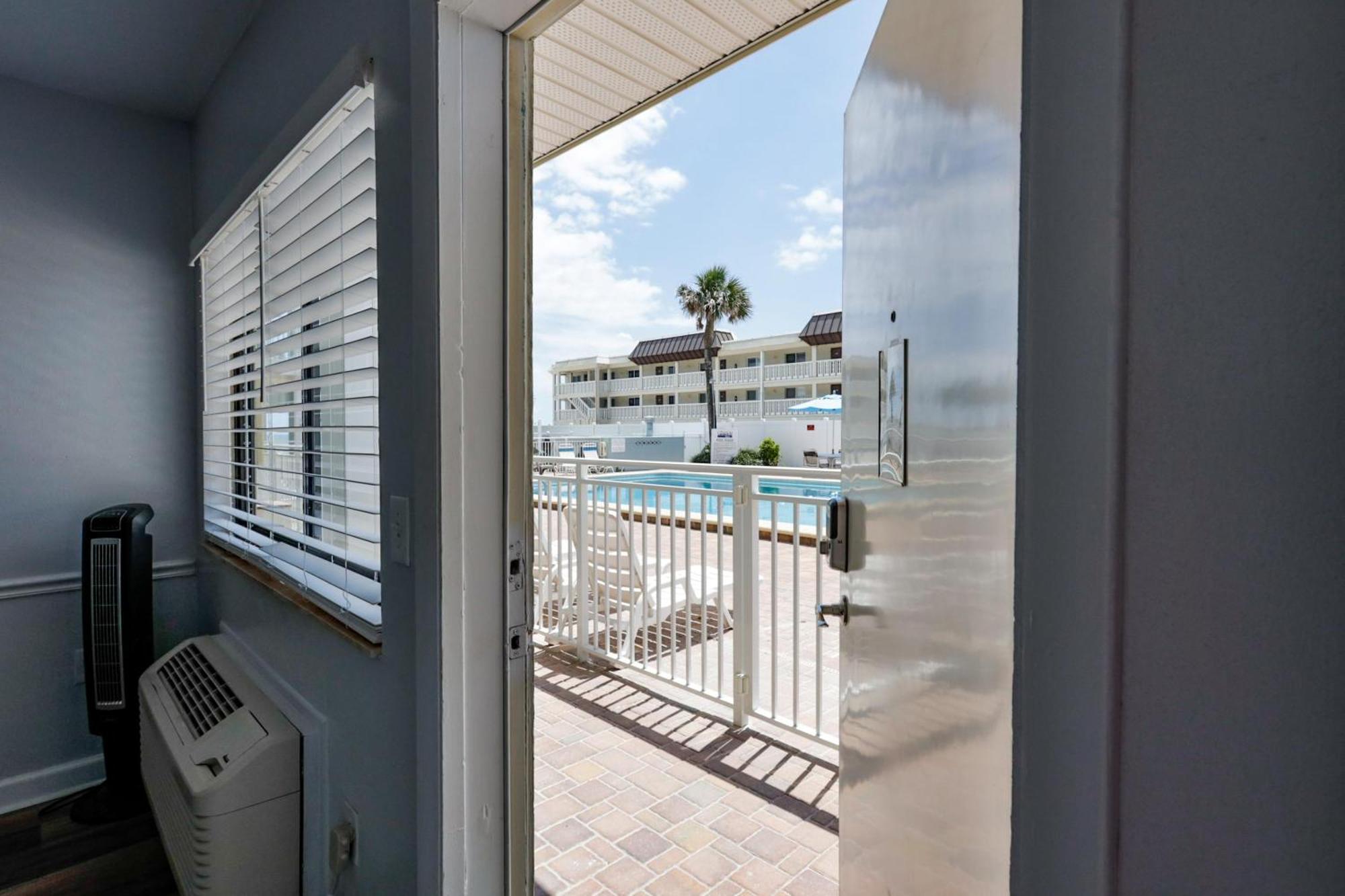 Coastal Waters 107 - A Studio Poolside Retreat New Smyrna Beach Exterior photo